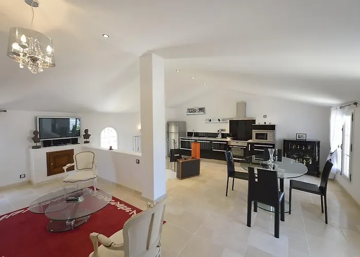 Chateau De La Clapiere Holiday home Hyeres